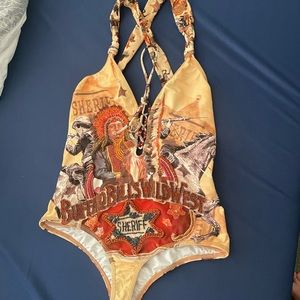 Agua bendita one piece PLUMA